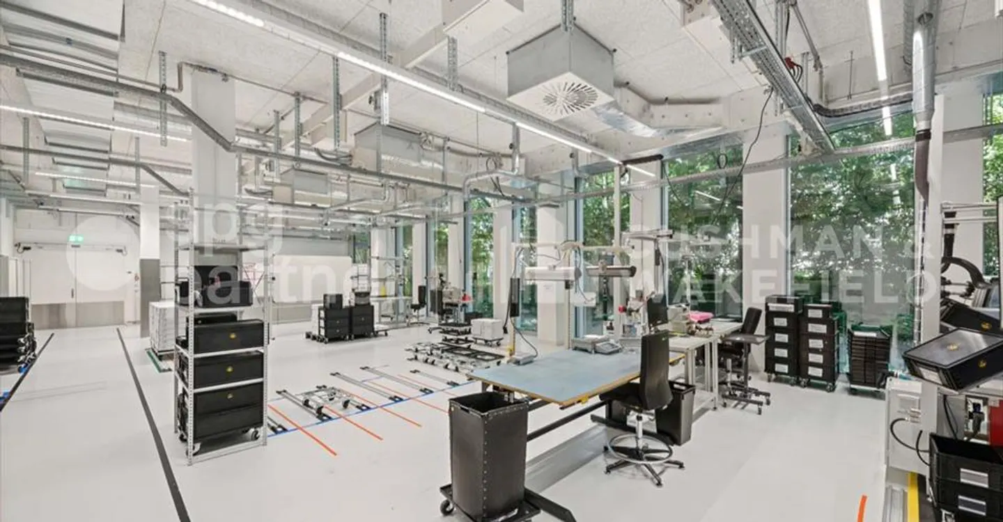 Ateliers High-Tech & Bureaux - Photo 1 sur 13