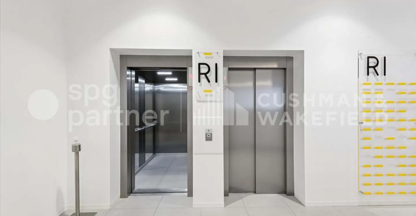 Ateliers High-Tech & Bureaux - Photo 3 sur 13