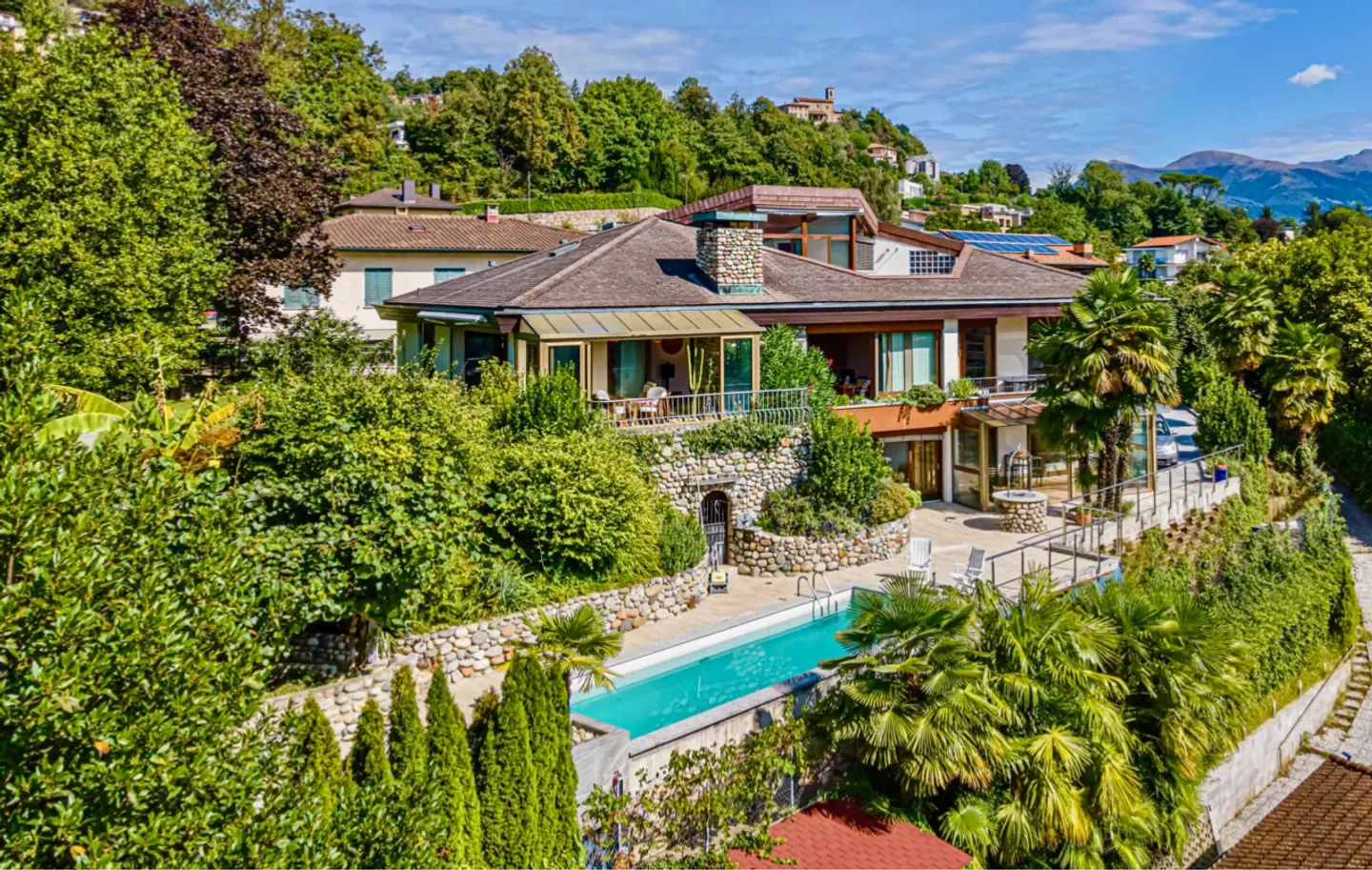 Lugano-Muzzano: in vendita elegante villa con piscina - Foto 1 di 13