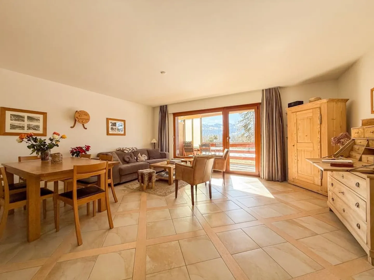 Appartamento luminoso esposto a sud con vista panoramica a Crans-Montana - Foto 5 di 13