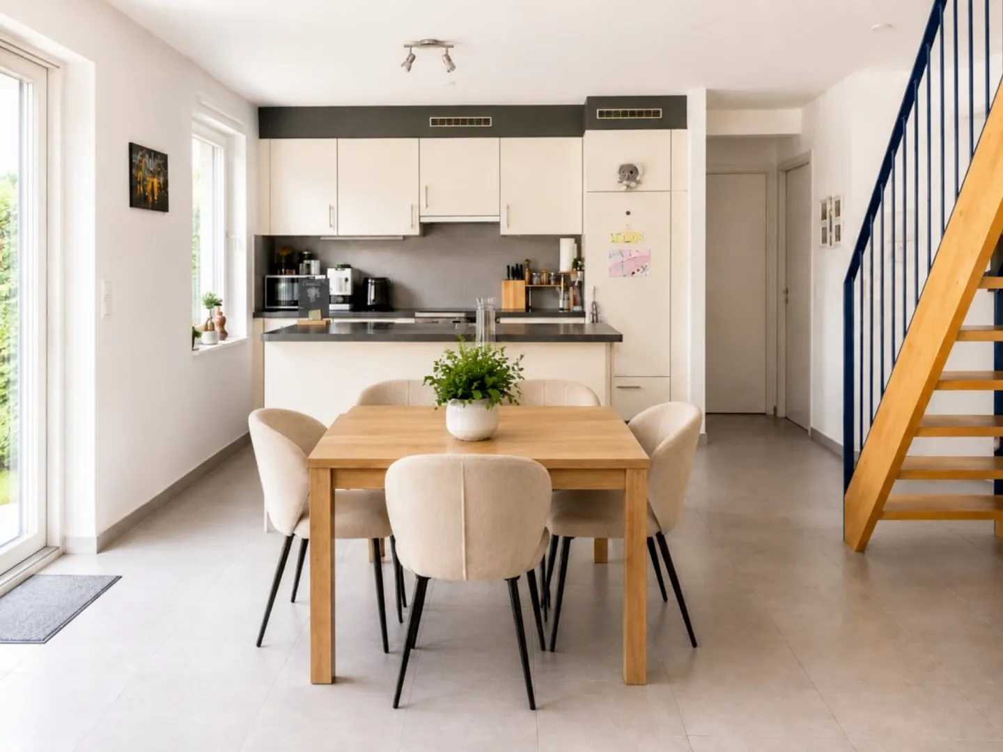 Charming Top-Floor Maisonette - Photo 2 of 20