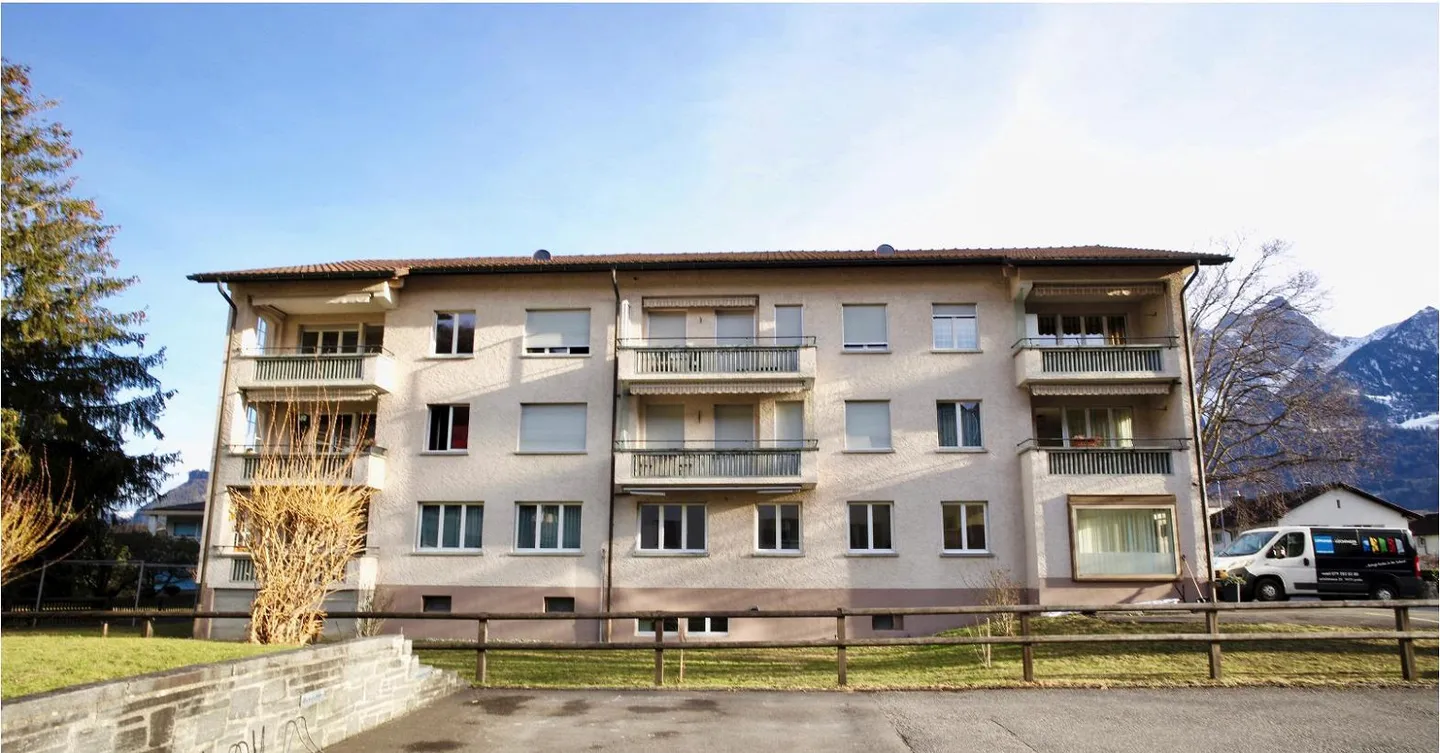 Multi-family house in prime location in Bad Ragaz with development potential - Photo 1 of 14