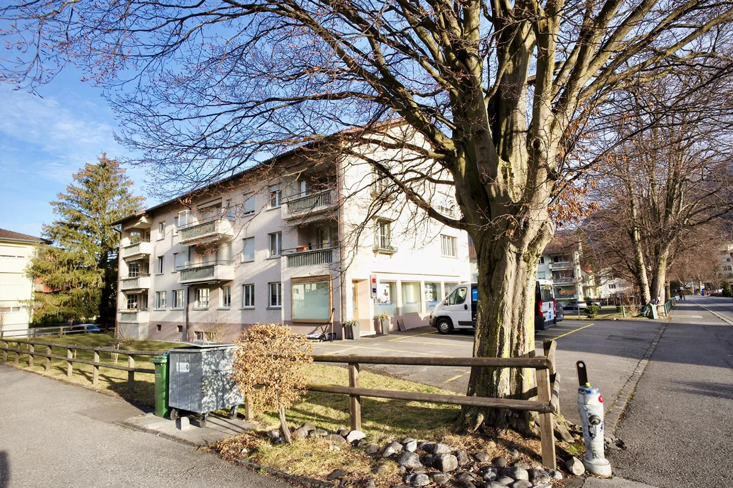 Multi-family house in prime location in Bad Ragaz with development potential - Photo 3 of 14