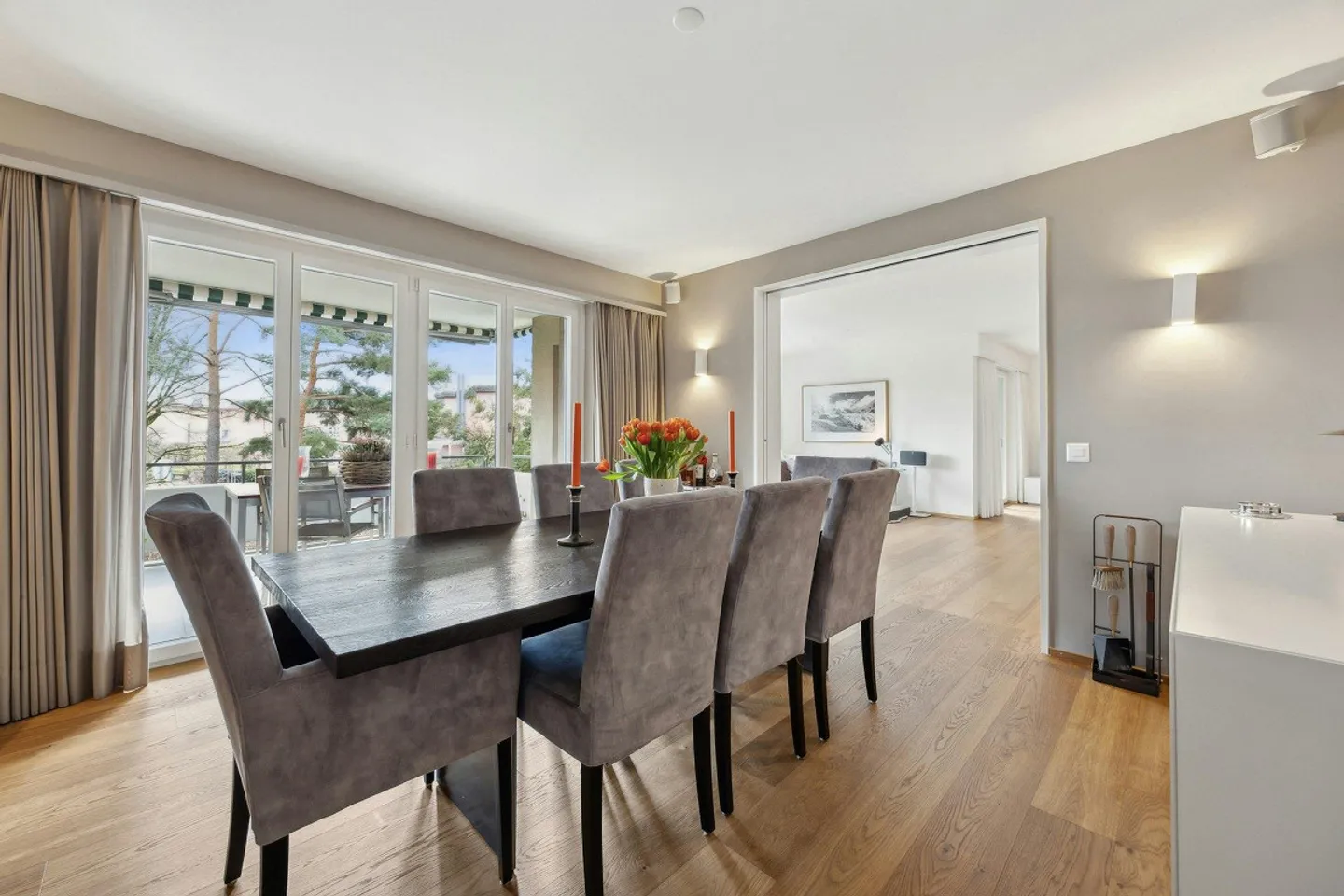 Familienparadies nahe Zürichsee - stilvolle 7½-Zimmer-Wohnung mit viel Platz und Spielmöglichkeiten - Foto 2 von 13