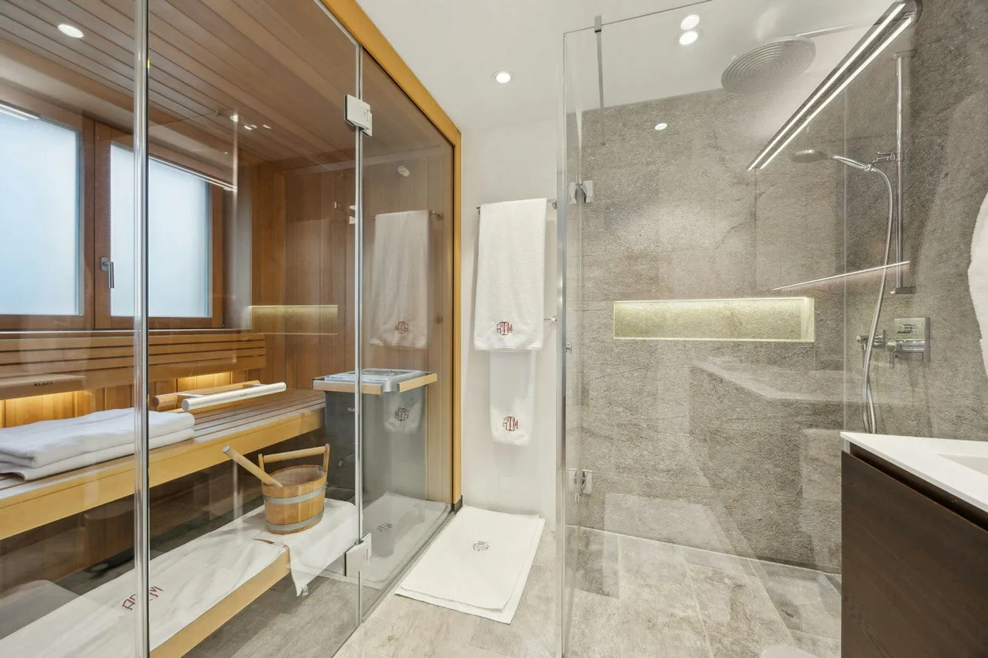 Familienparadies nahe Zürichsee - stilvolle 7½-Zimmer-Wohnung mit viel Platz und Spielmöglichkeiten - Foto 1 von 13