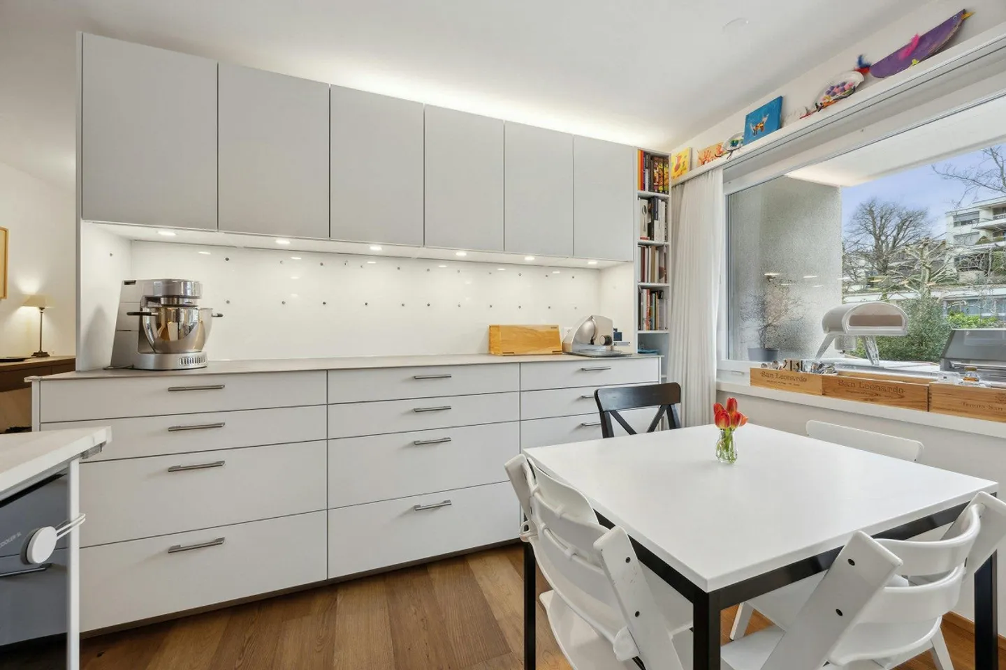 Familienparadies nahe Zürichsee - stilvolle 7½-Zimmer-Wohnung mit viel Platz und Spielmöglichkeiten - Foto 8 von 13