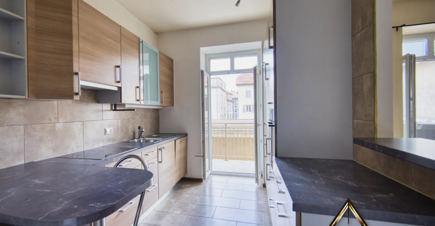 2 + 3.5 Rooms or 5.5 Rooms with Large Balcony? The Choice is Yours! - Photo 5 of 20