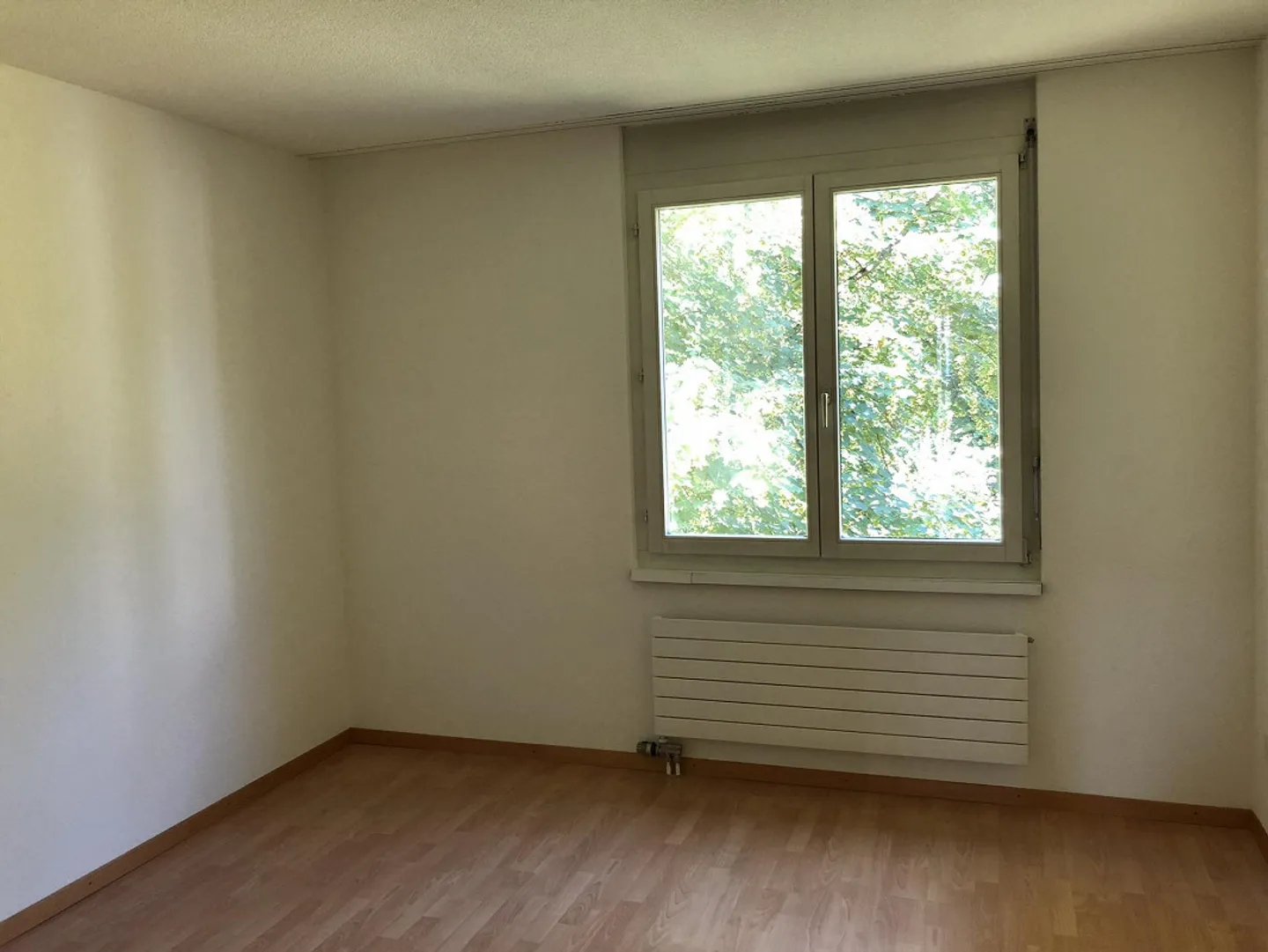 Dans un petit immeuble - Photo 4 sur 5