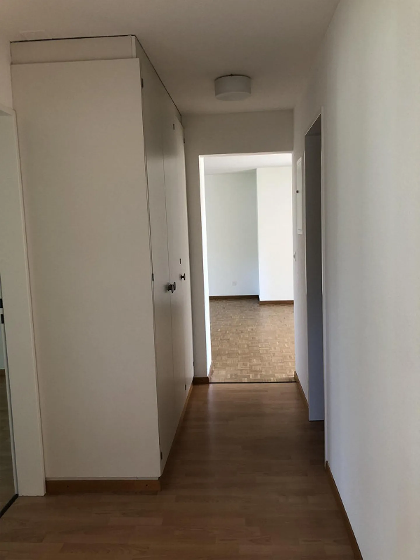 Dans un petit immeuble - Photo 5 sur 5