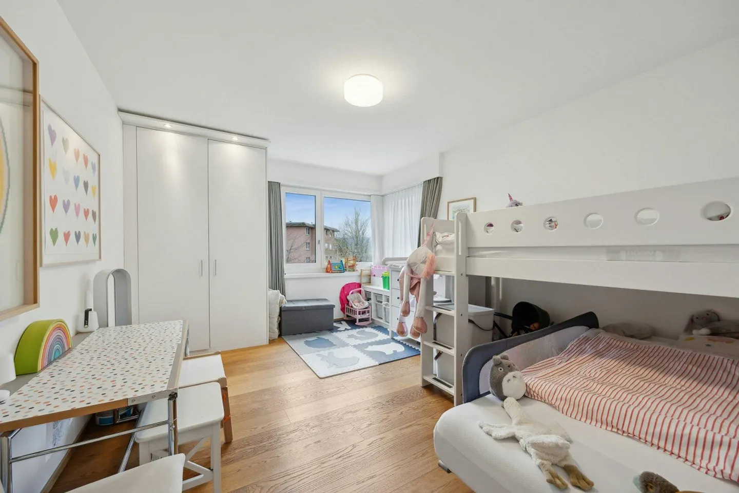 Familienparadies nahe Zürichsee - stilvolle 7½-Zimmer-Wohnung mit viel Platz und Spielmöglichkeiten - Foto 11 von 13