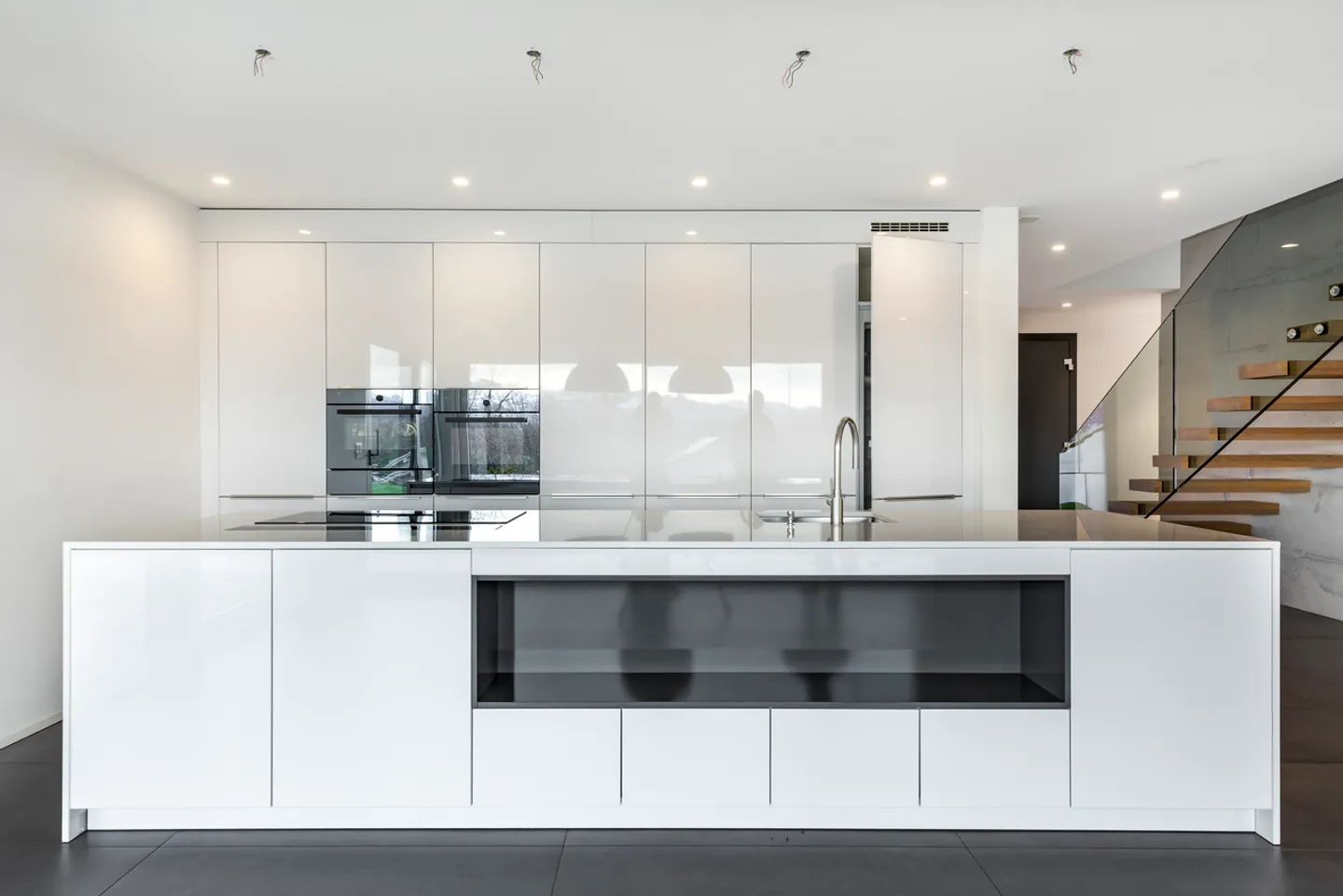 Stunning architect-designed villa with 6.5 rooms and splendid view - Photo 6 of 12