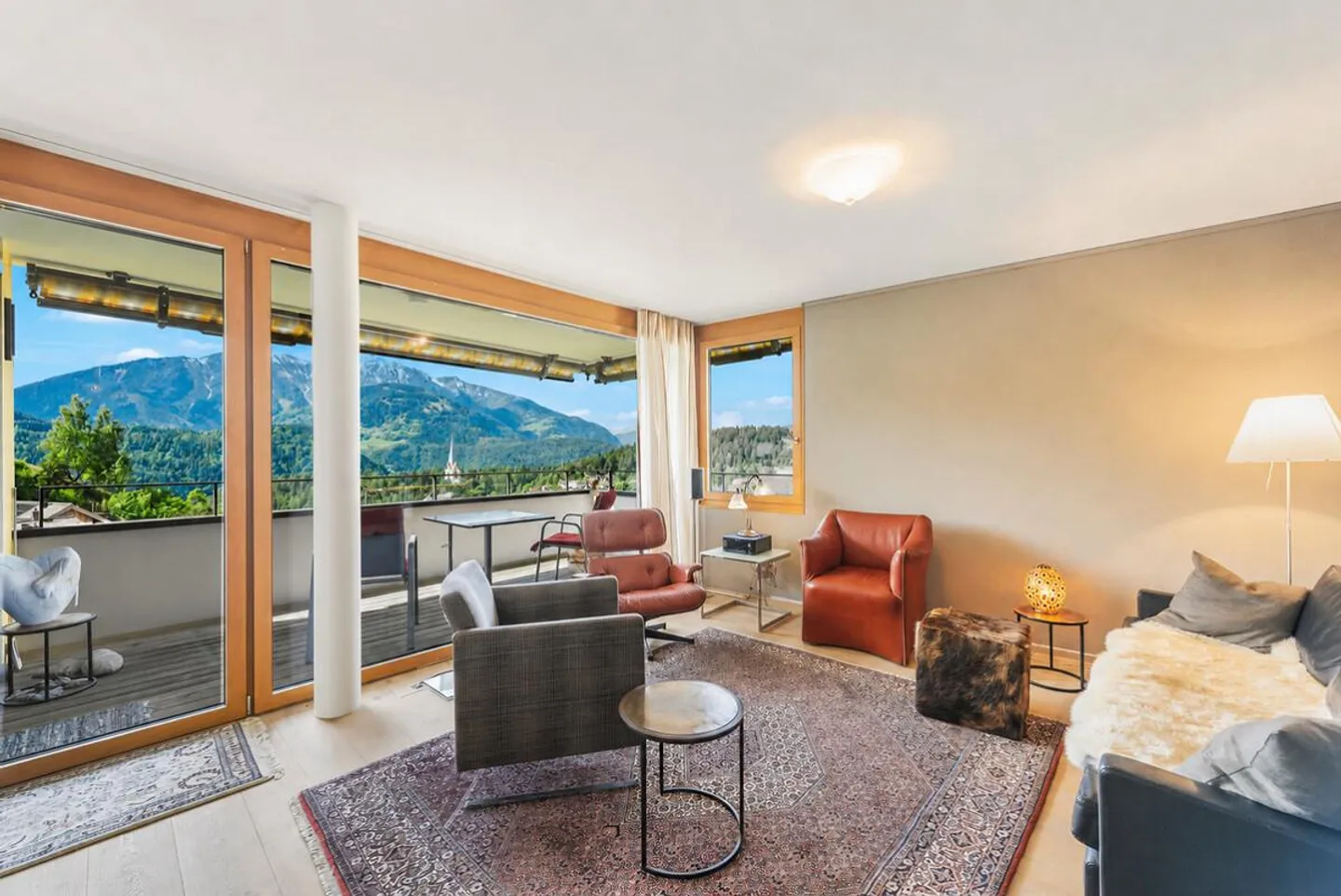 Trin: Apartment with panoramic view and comfortable atmosphere - Photo 2 of 6