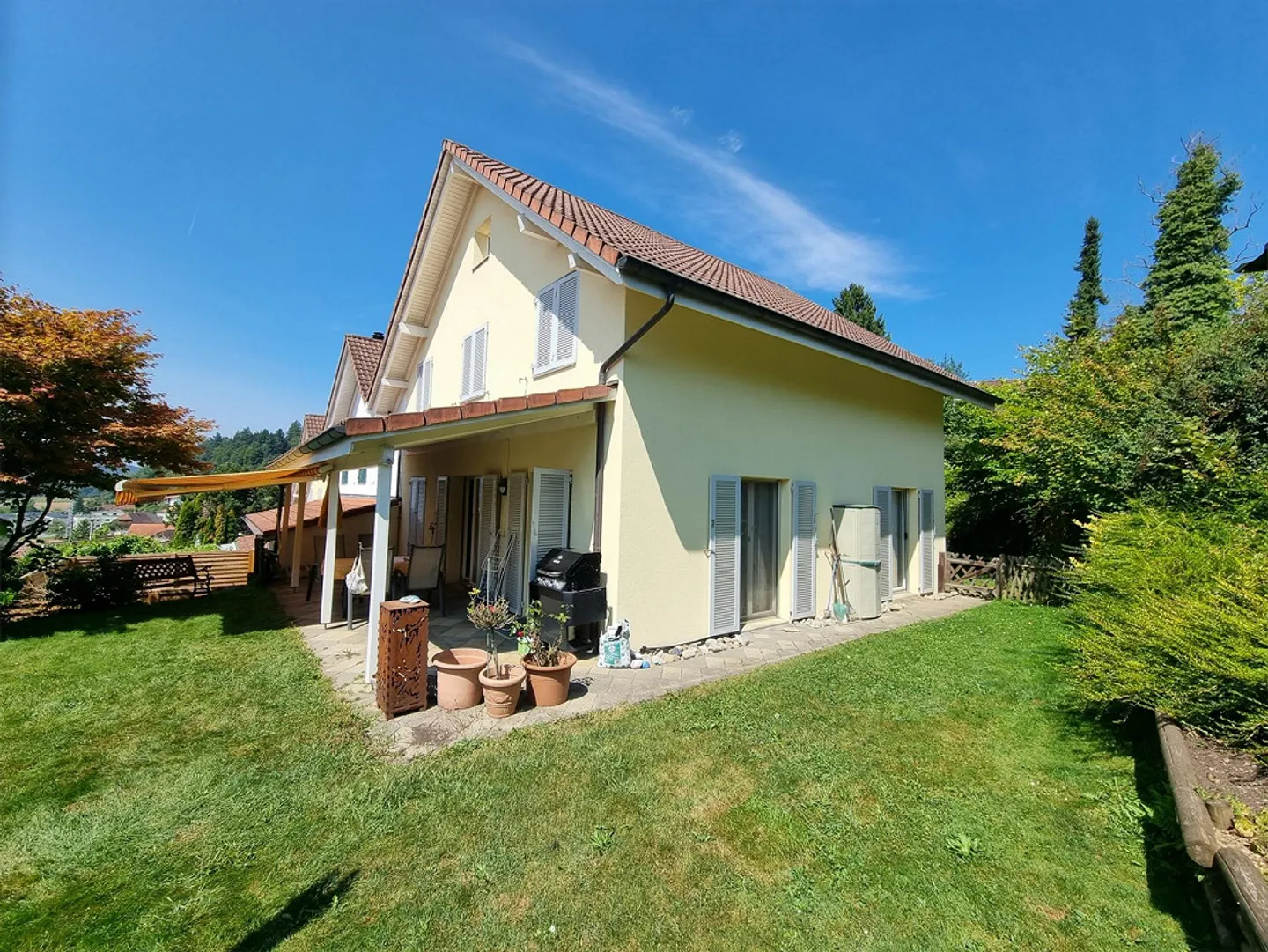 Casa unifamiliare angolare 5,5 locali in posizione soleggiata - Foto 1 di 8