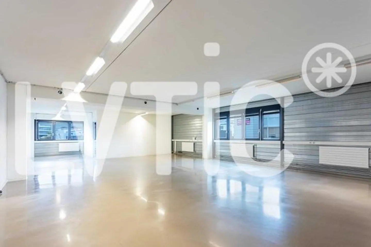 Geräumiger Büro- und Werkstattbereich - Foto 2 von 4