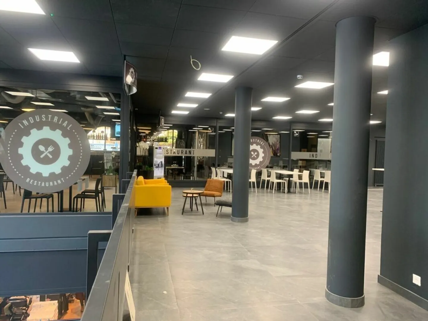 SPAZIO COMMERCIALE/AMMINISTRATIVO, CENTRO SEI (UNITA' 9 )- LOCARNO copia - Foto 6 di 16