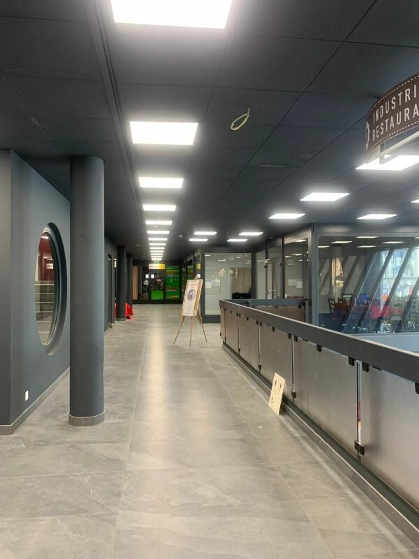 SPAZIO COMMERCIALE/AMMINISTRATIVO, CENTRO SEI (UNITA' 9 )- LOCARNO copia - Foto 8 di 16