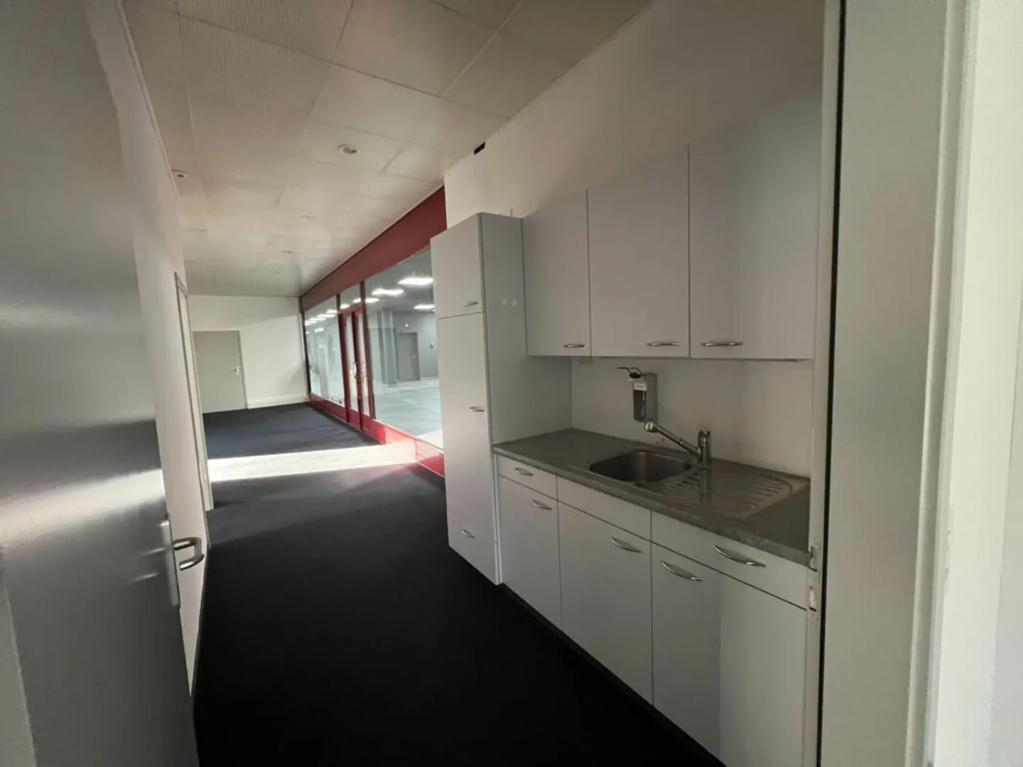 SPAZIO COMMERCIALE/AMMINISTRATIVO, CENTRO SEI (UNITA' 9 )- LOCARNO copia - Foto 10 di 16