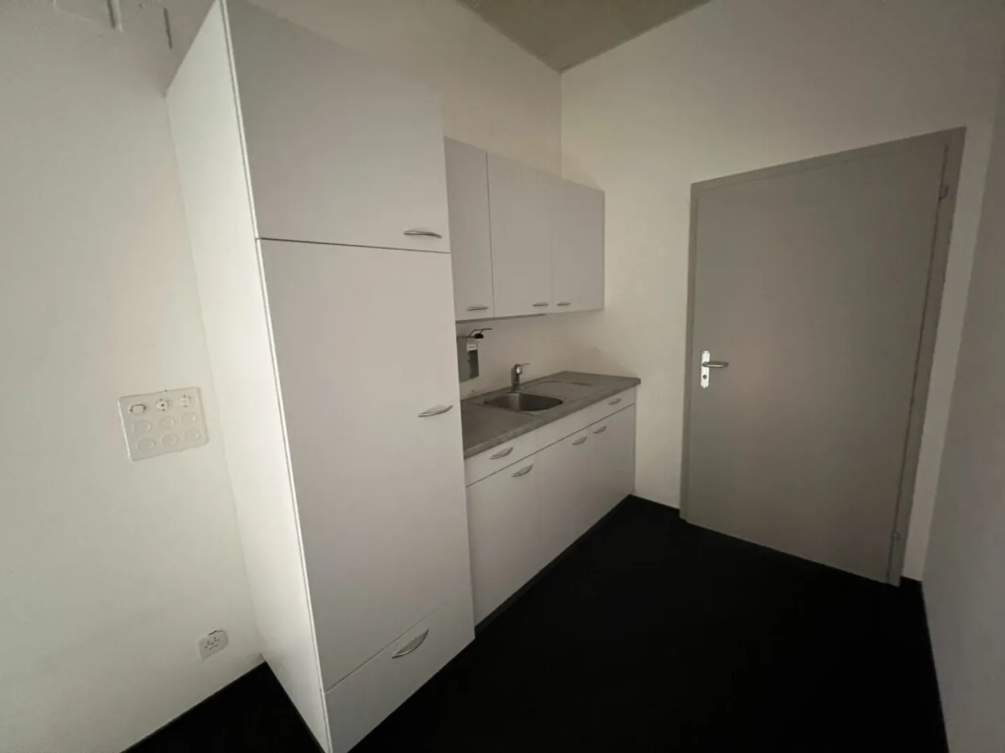 SPAZIO COMMERCIALE/AMMINISTRATIVO, CENTRO SEI (UNITA' 9 )- LOCARNO copia - Foto 11 di 16