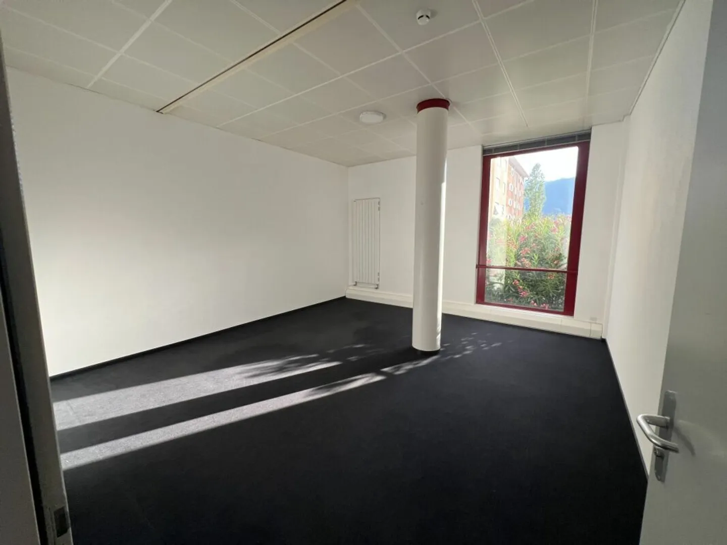 SPAZIO COMMERCIALE/AMMINISTRATIVO, CENTRO SEI (UNITA' 9 )- LOCARNO copia - Foto 15 di 16
