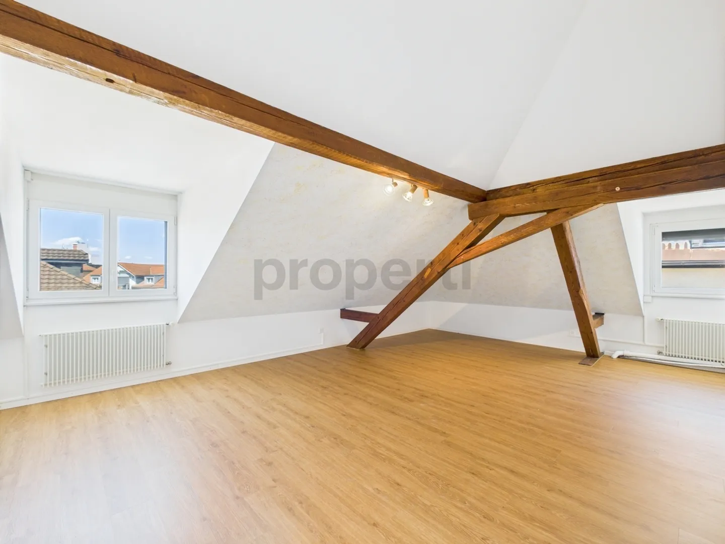 Appartamento attico soleggiato di 3,5 locali nel centro della città di Wil SG - Foto 8 di 11