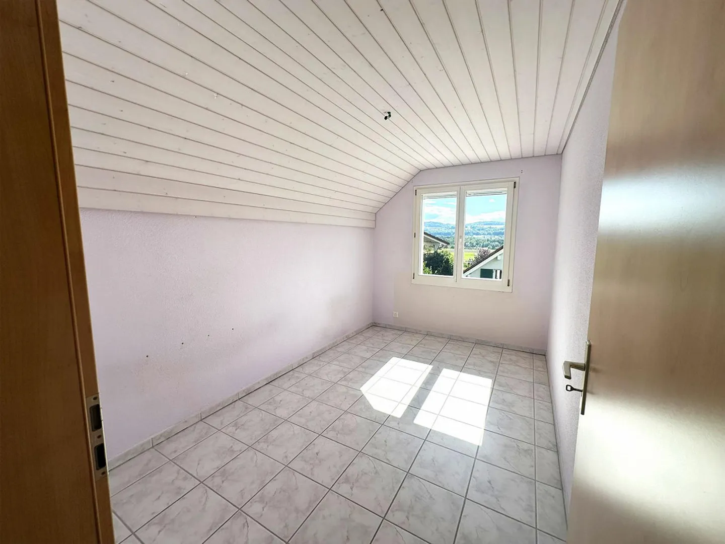 Casa unifamiliare angolare 5,5 locali in posizione soleggiata - Foto 4 di 8