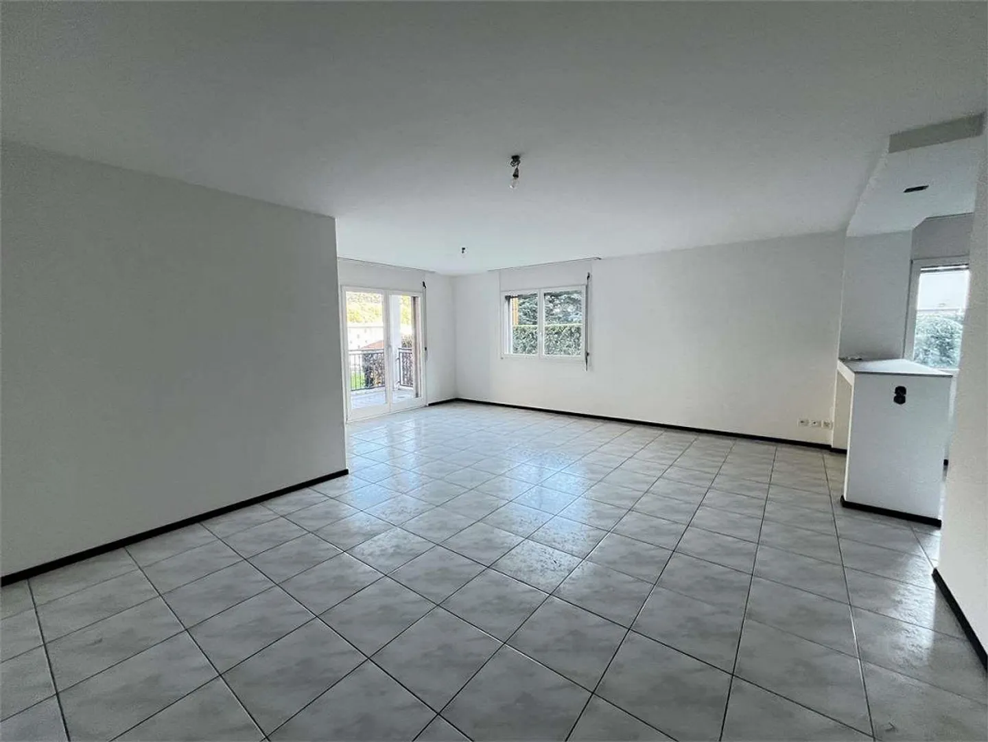 Ref. 2637 Rivera, 4.5-room apartment in residential area for rent - Photo 3 of 10