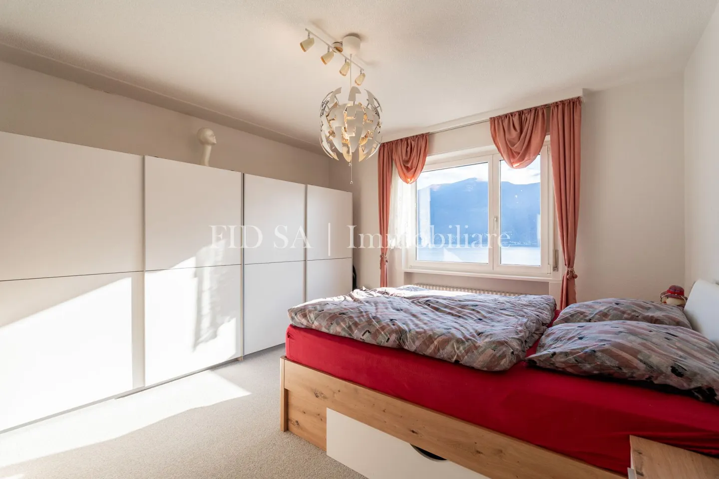 BRISSAGO - Spacious apartment in a central and sunny location with open lake view - Photo 6 of 8