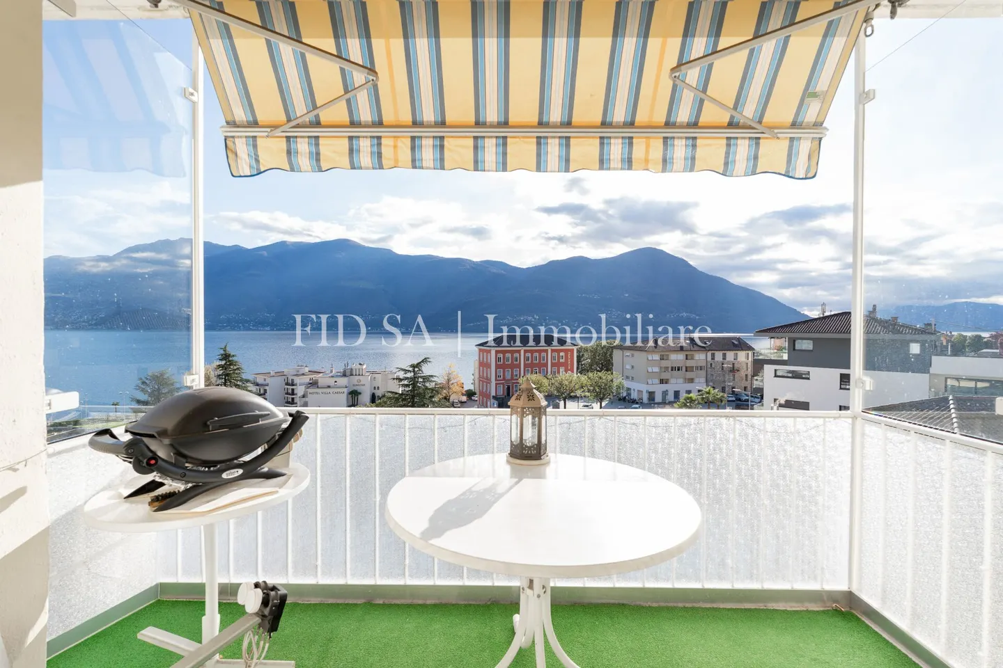 BRISSAGO - Spacious apartment in a central and sunny location with open lake view - Photo 8 of 8