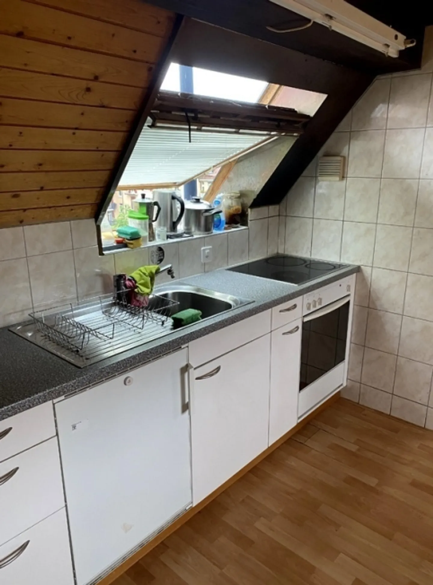 1½ ROOM ATTIC APARTMENT IN ZURICH - DISTRICT 3 SIHLFELD, FURNISHED, TEMPORARY - Photo 4 of 6
