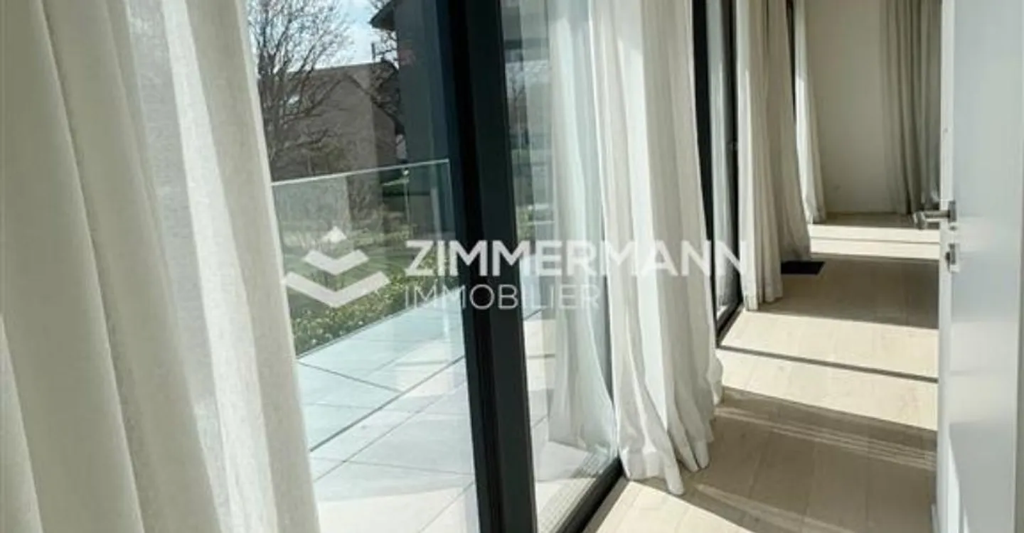 Elegant Apartment with Large Terrace - Photo 2 of 11
