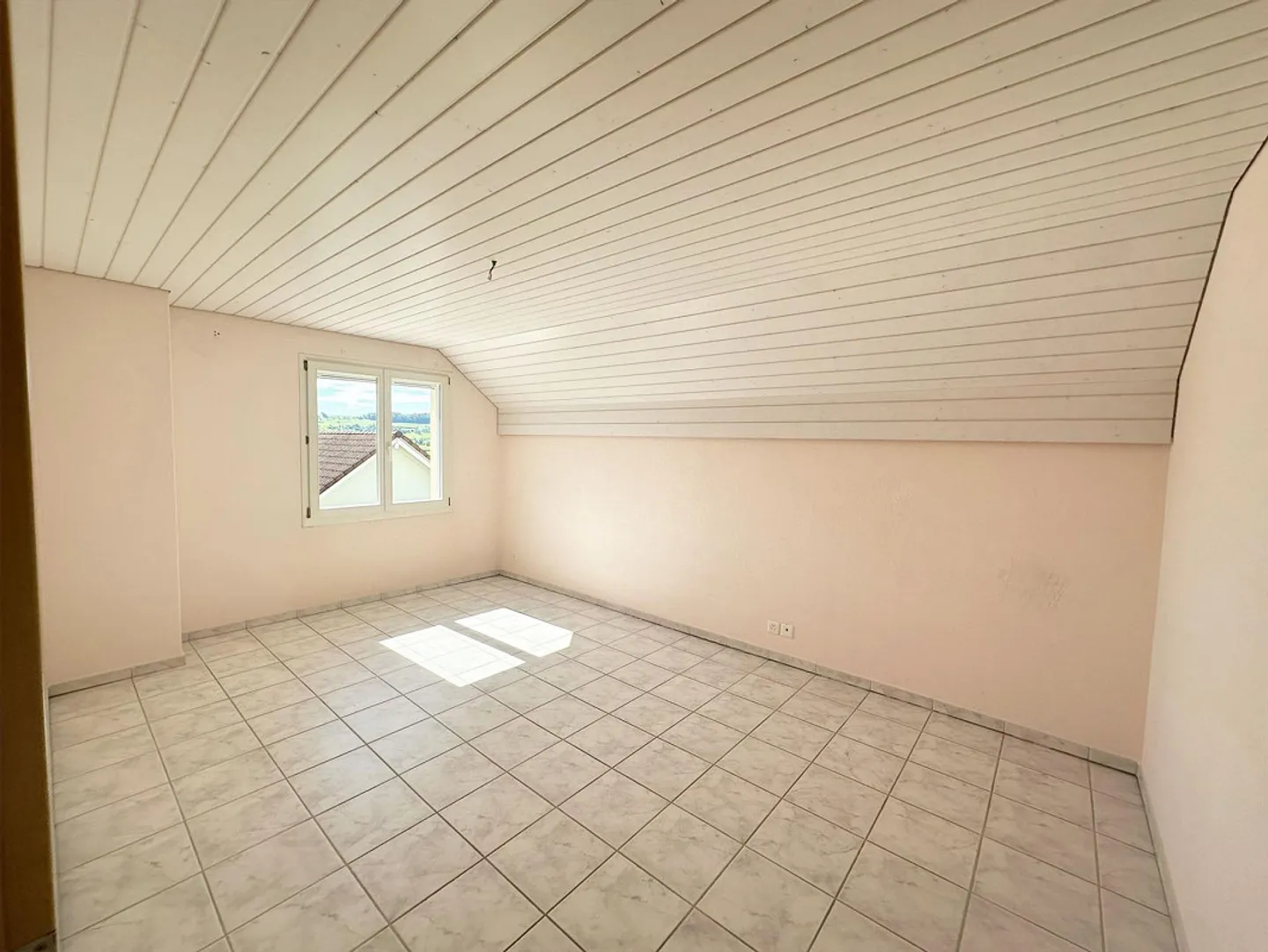Casa unifamiliare angolare 5,5 locali in posizione soleggiata - Foto 5 di 8