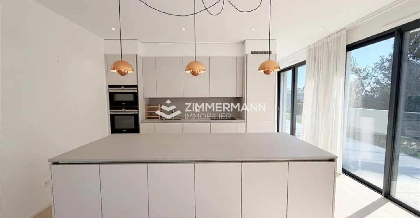 Elegant Apartment with Large Terrace - Photo 6 of 11