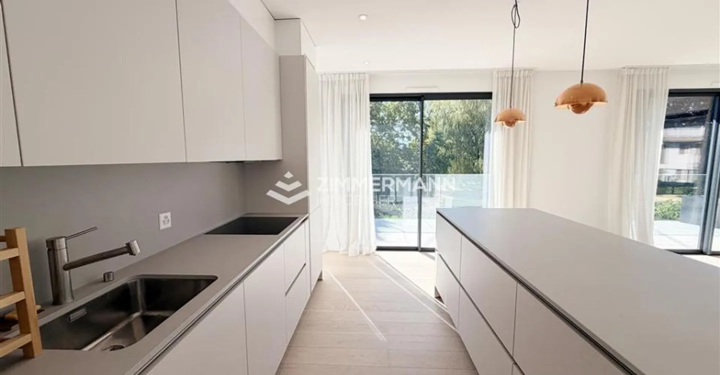 Elegant Apartment with Large Terrace - Photo 7 of 11