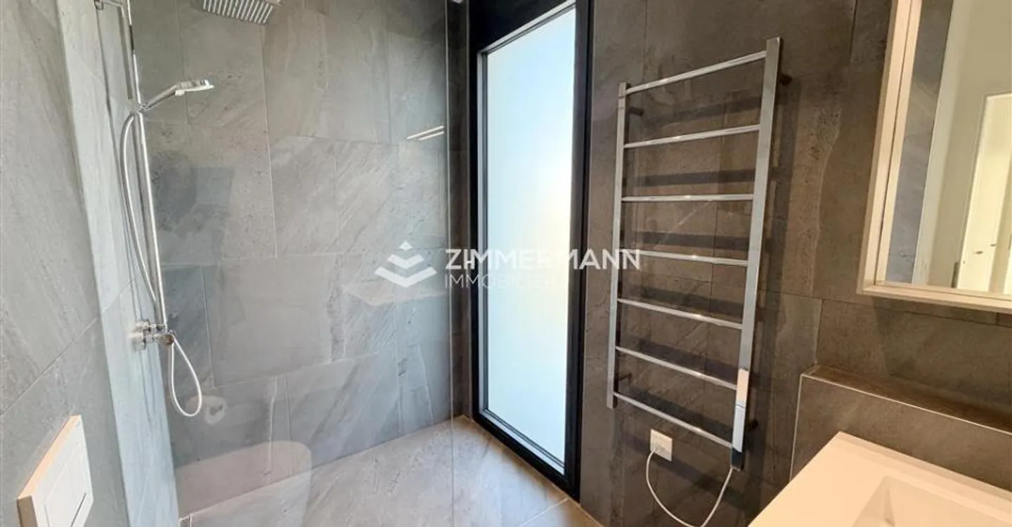 Elegant Apartment with Large Terrace - Photo 5 of 11