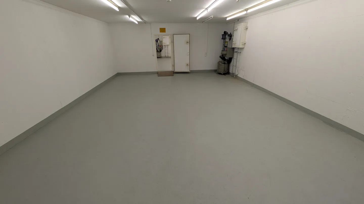 Spacious Storage Room in Zurich - Photo 7 of 13