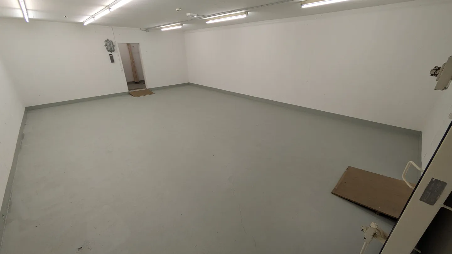 Spacious Storage Room in Zurich - Photo 10 of 13