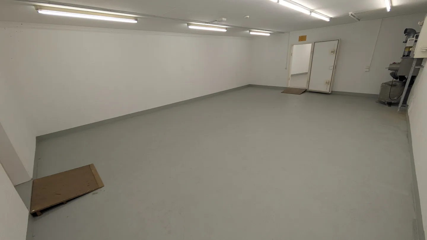 Spacious Storage Room in Zurich - Photo 8 of 13