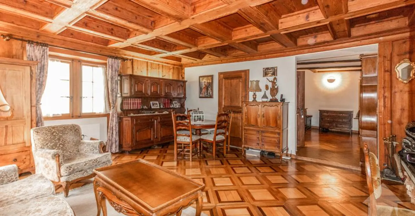 Charming 4-Room Apartment - Photo 2 of 12