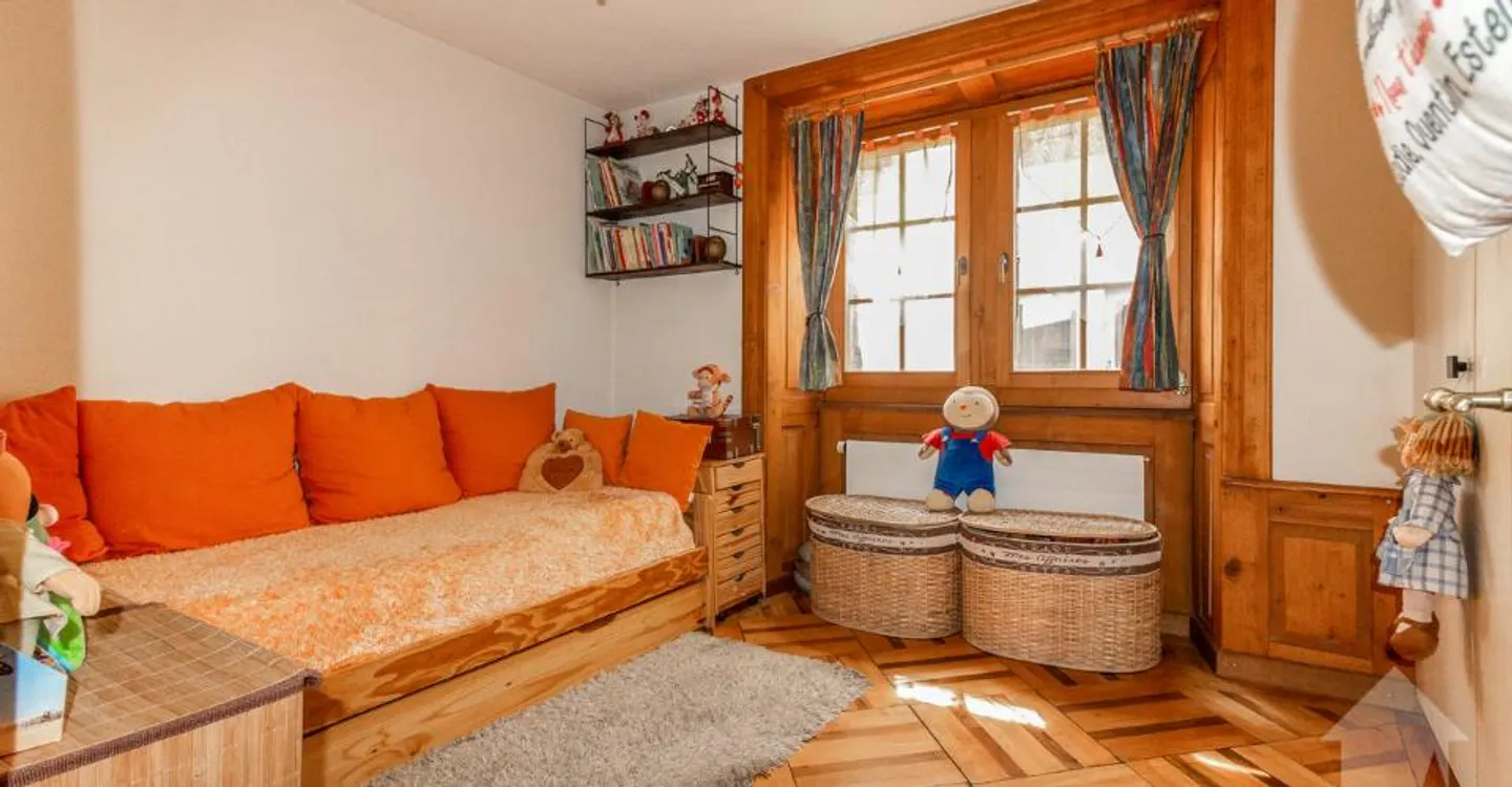 Charming 4-Room Apartment - Photo 7 of 12