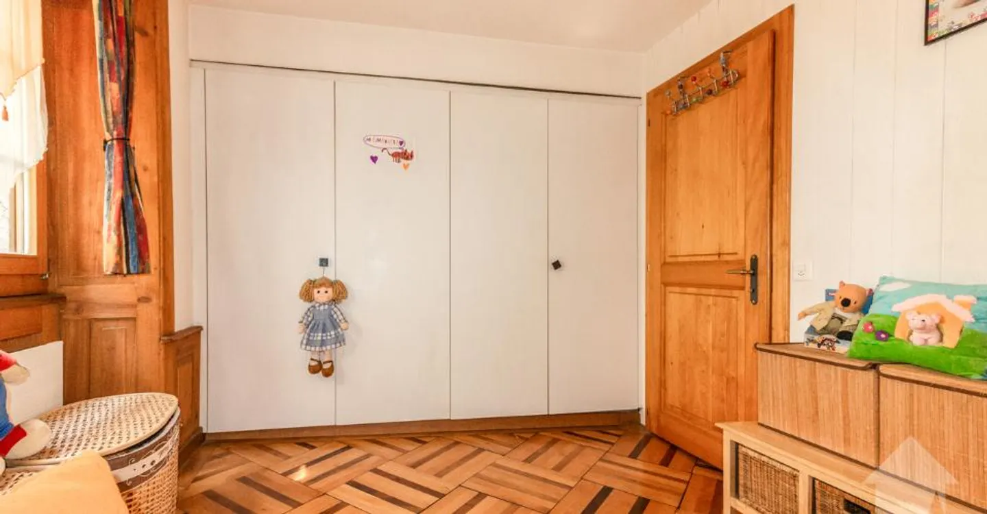 Charming 4-Room Apartment - Photo 8 of 12