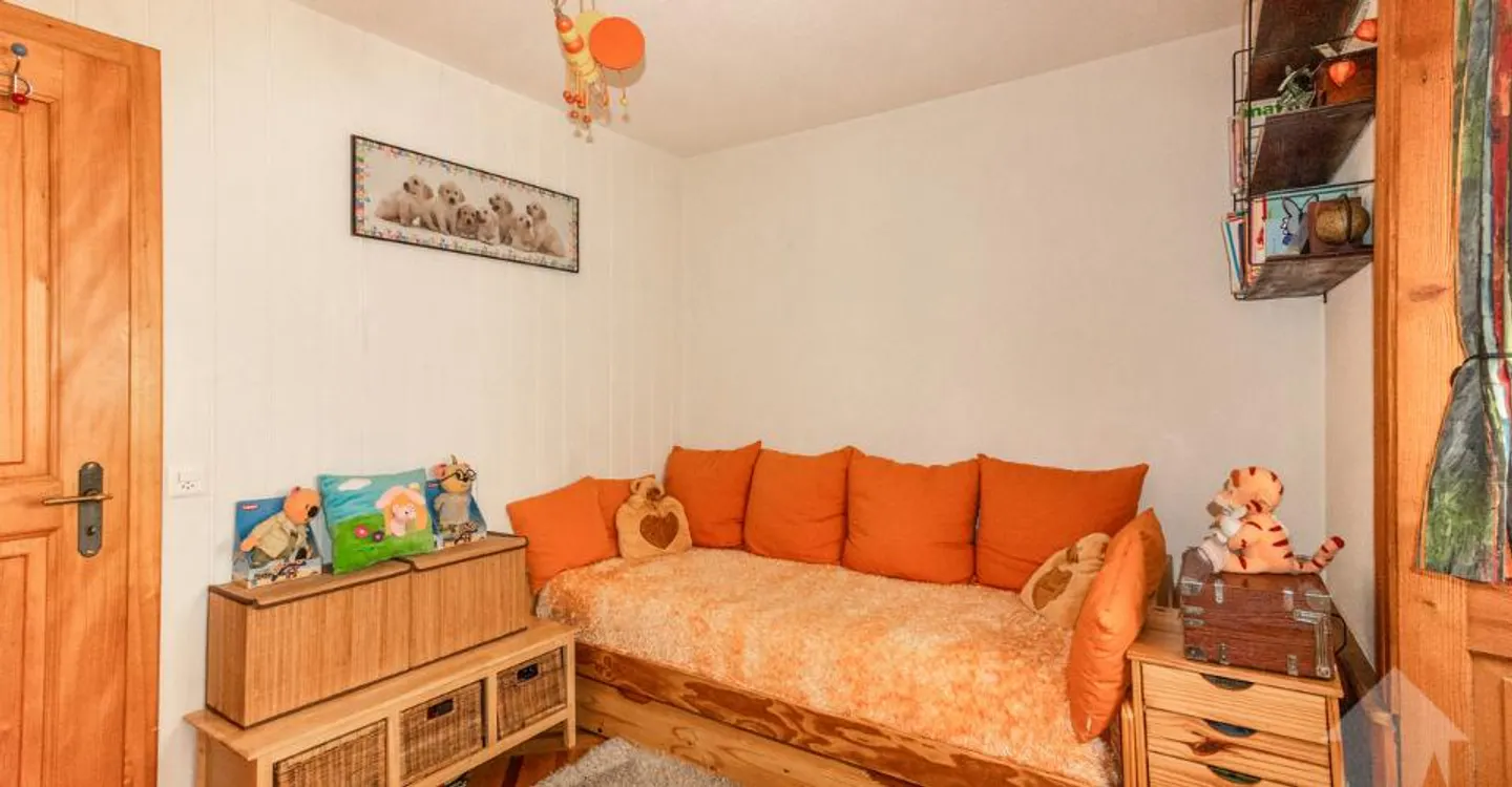 Charming 4-Room Apartment - Photo 9 of 12