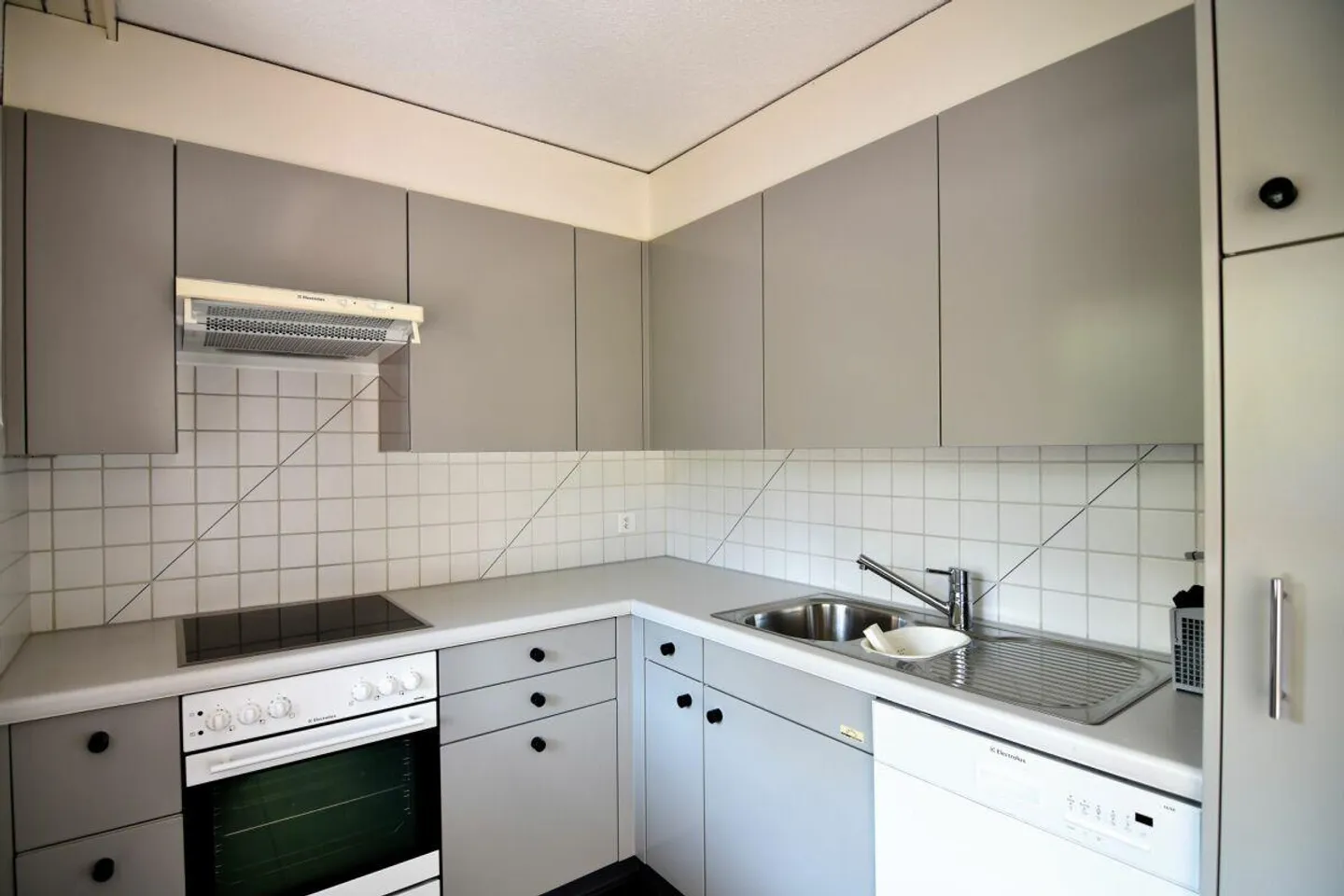 Sunny and bright apartment with beautiful balcony - Photo 4 of 8