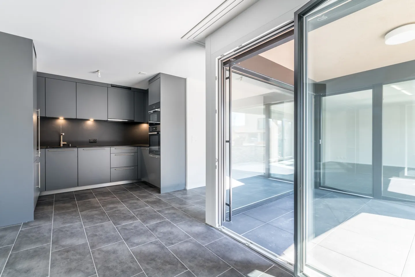 Magnificent 4.5 rooms with loggia on the upper ground floor - Photo 1 of 10