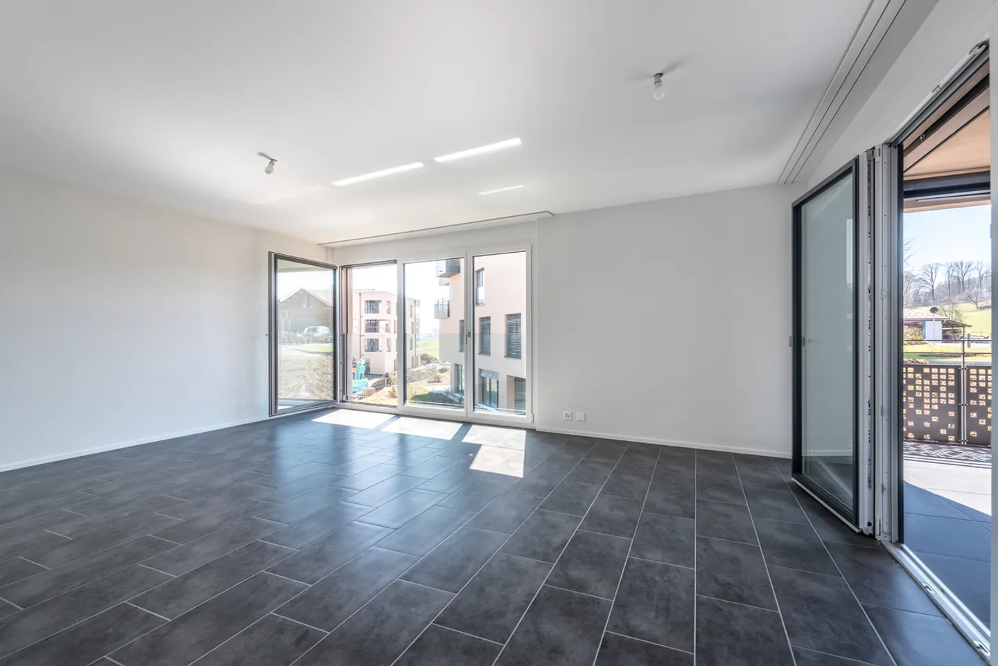 Magnificent 4.5 rooms with loggia on the upper ground floor - Photo 2 of 10