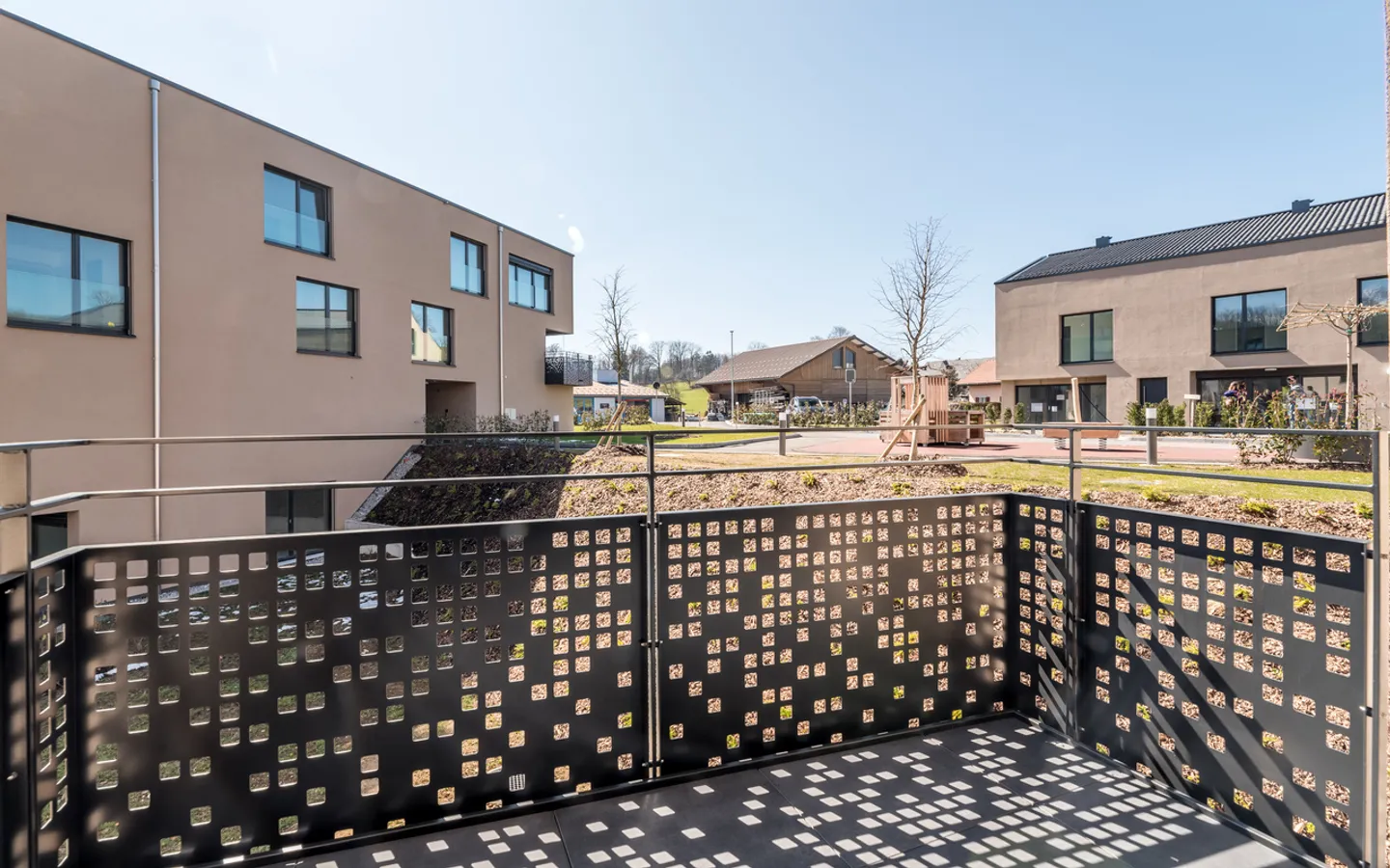 Magnificent 4.5 rooms with loggia on the upper ground floor - Photo 5 of 10