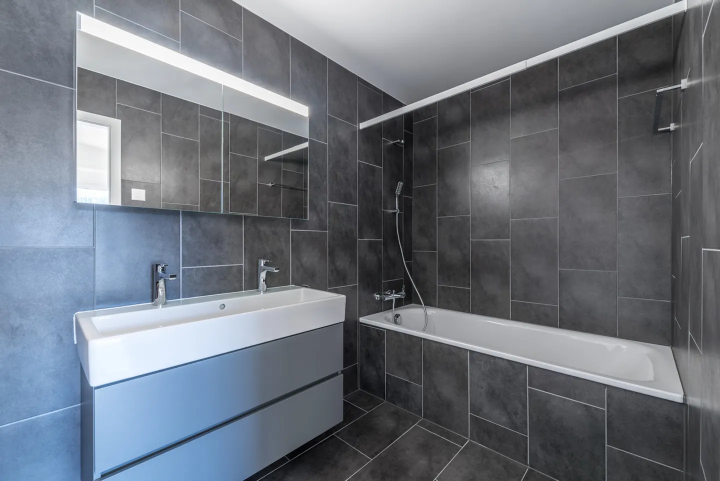 Magnificent 4.5 rooms with loggia on the upper ground floor - Photo 3 of 10