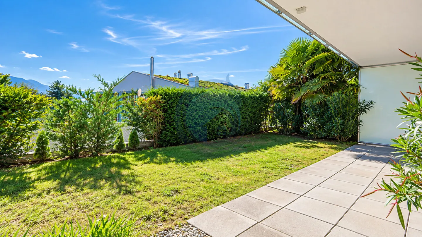 SEMI-DETACHED VILLA WITH PANORAMIC LAKE VIEW AND PRIVATE GARDEN - Photo 21 of 22