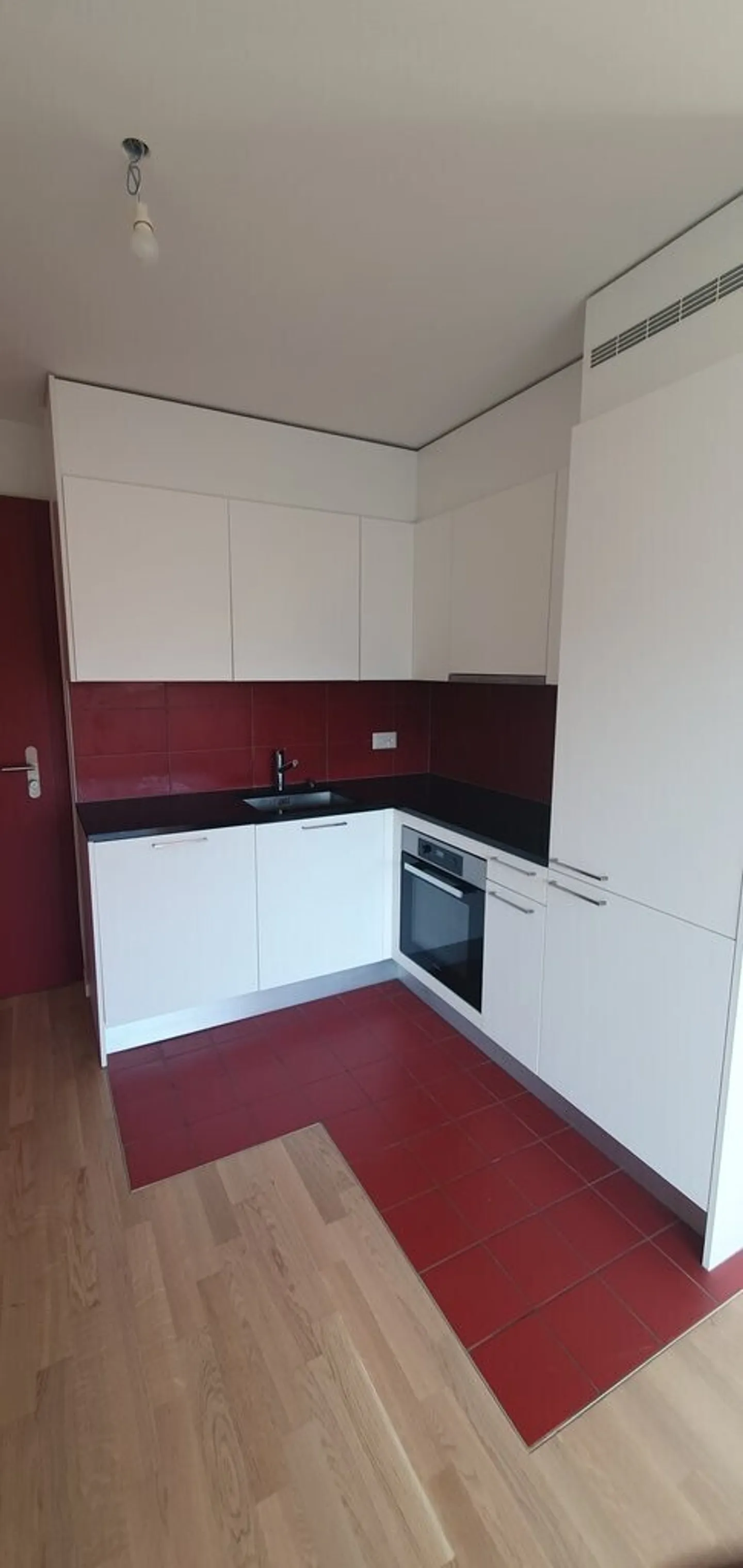 Beautiful 2.5 room apartment for rent! - Photo 8 of 10