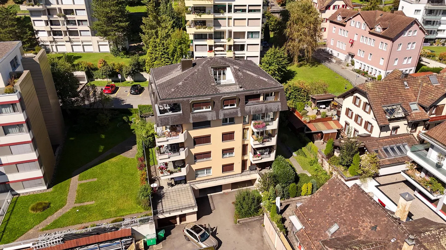 Attractive multi-family house with 10 residential units and underground garage - Photo 1 of 18