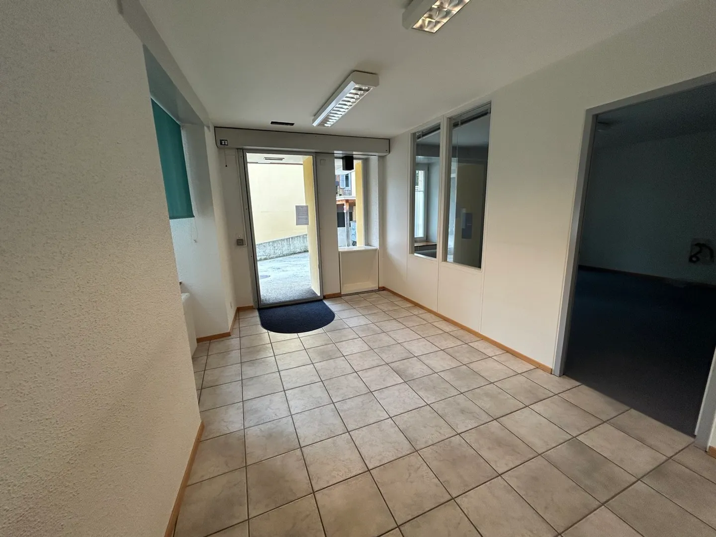Medical Office / 4 rooms - Photo 2 of 12